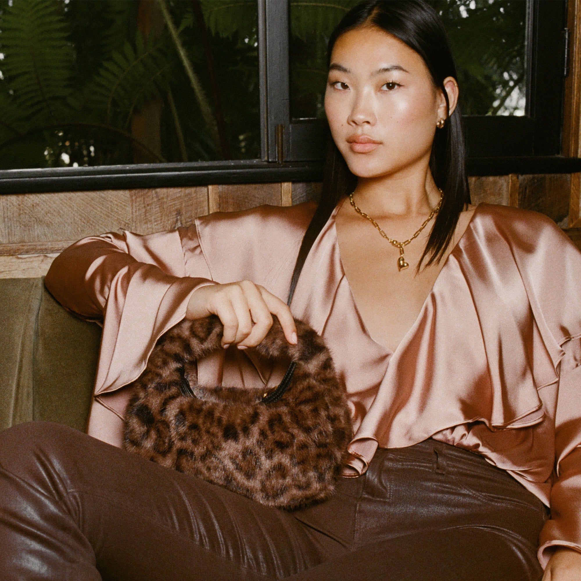 FRANKIE HANDBAG LEOPARD PLUSH - Image 2