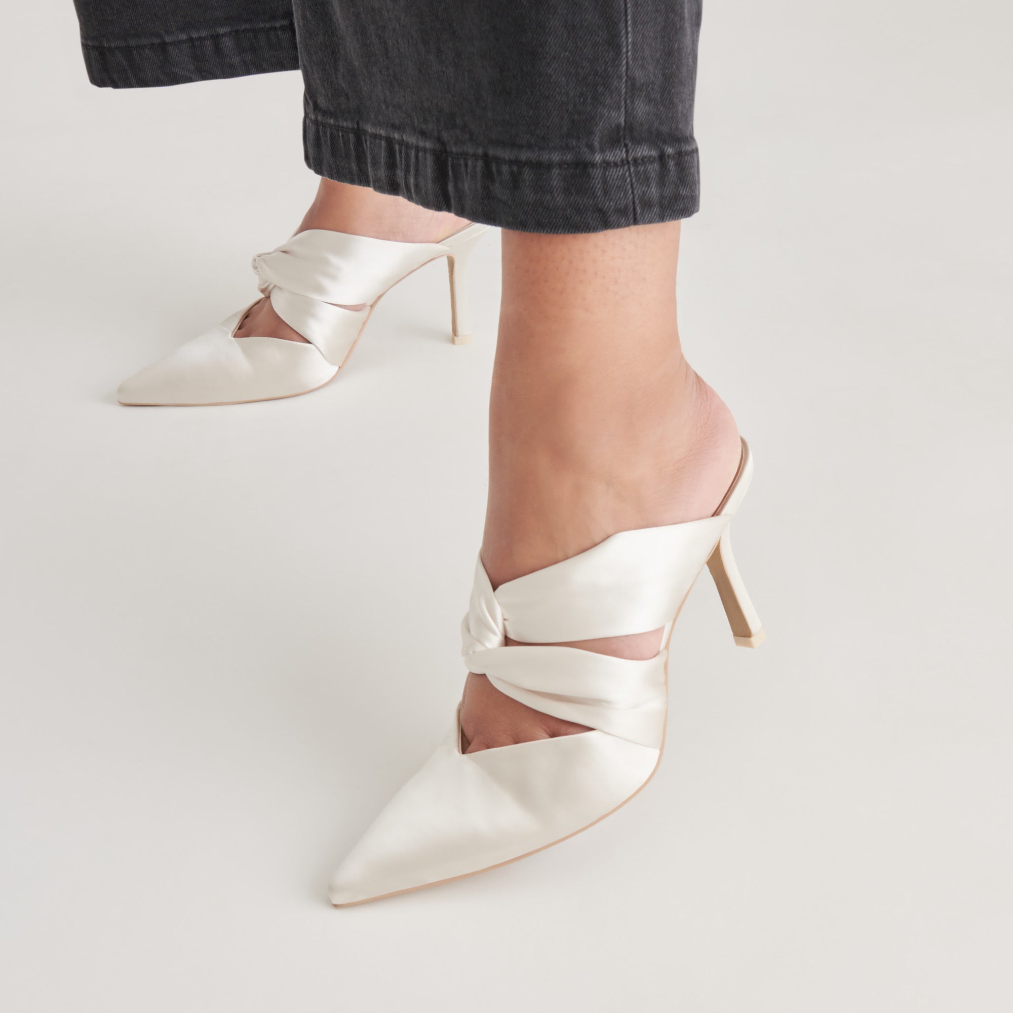 KELSY HEELS CREME SATIN - Image 2