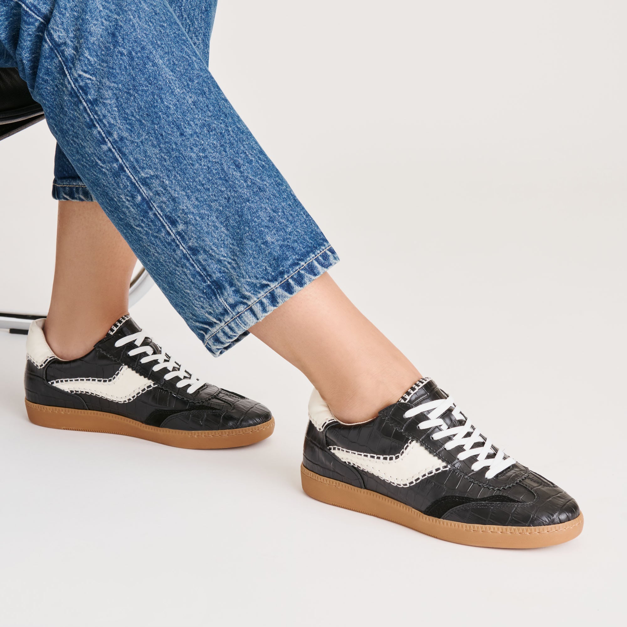 NOTICE STITCH SNEAKERS NOIR CROCO EMBOSSED LEATHER - Image 2