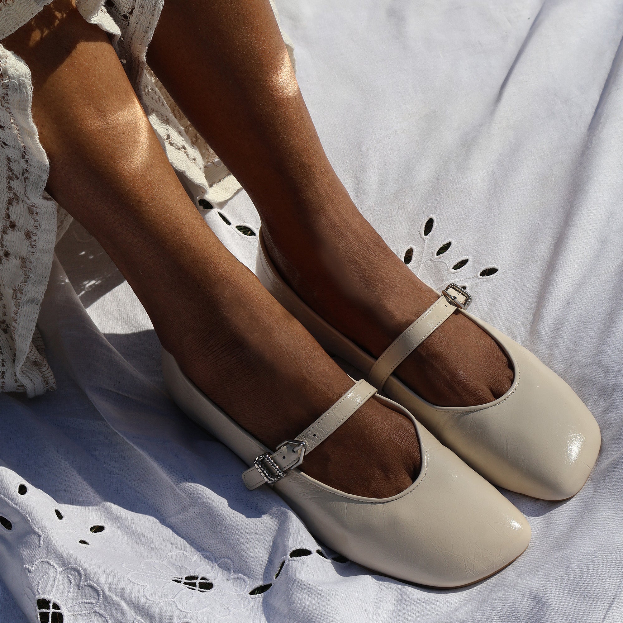 ALIZZA BALLET FLATS CREME CRINKLE PATENT - Image 2